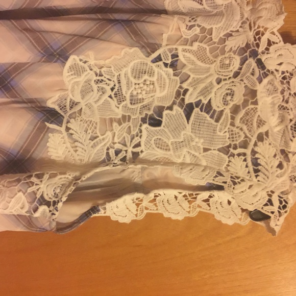 The LOFT Plaid Lacy Mockneck Top - Picture 6 of 9